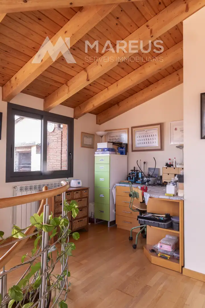 Cuina de Àtic en venda en Vic amb Calefacció, Parquet i Terrassa