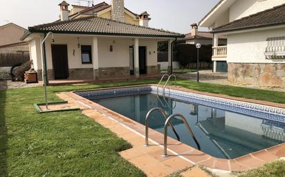 Piscina de Casa o xalet en venda en La Lastrilla  amb Calefacció i Piscina