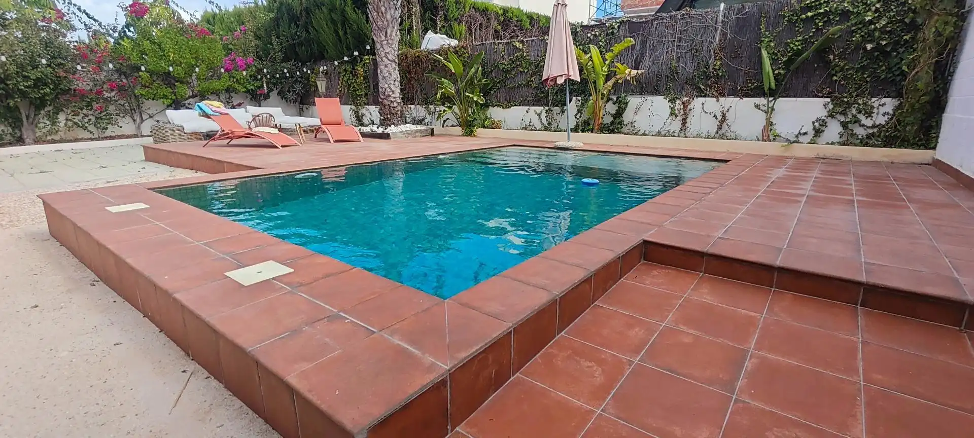 Swimming pool of Houses for sale in Los Arenales del Sol