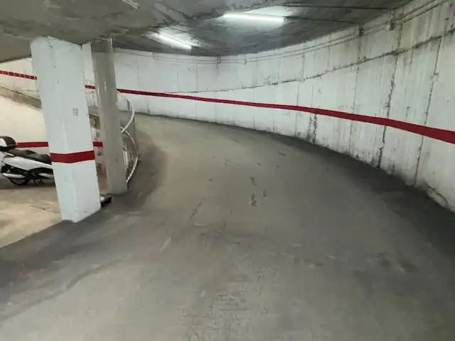Aparcament amb ascensor en venda a Carrer Bomba 1, imagen 13