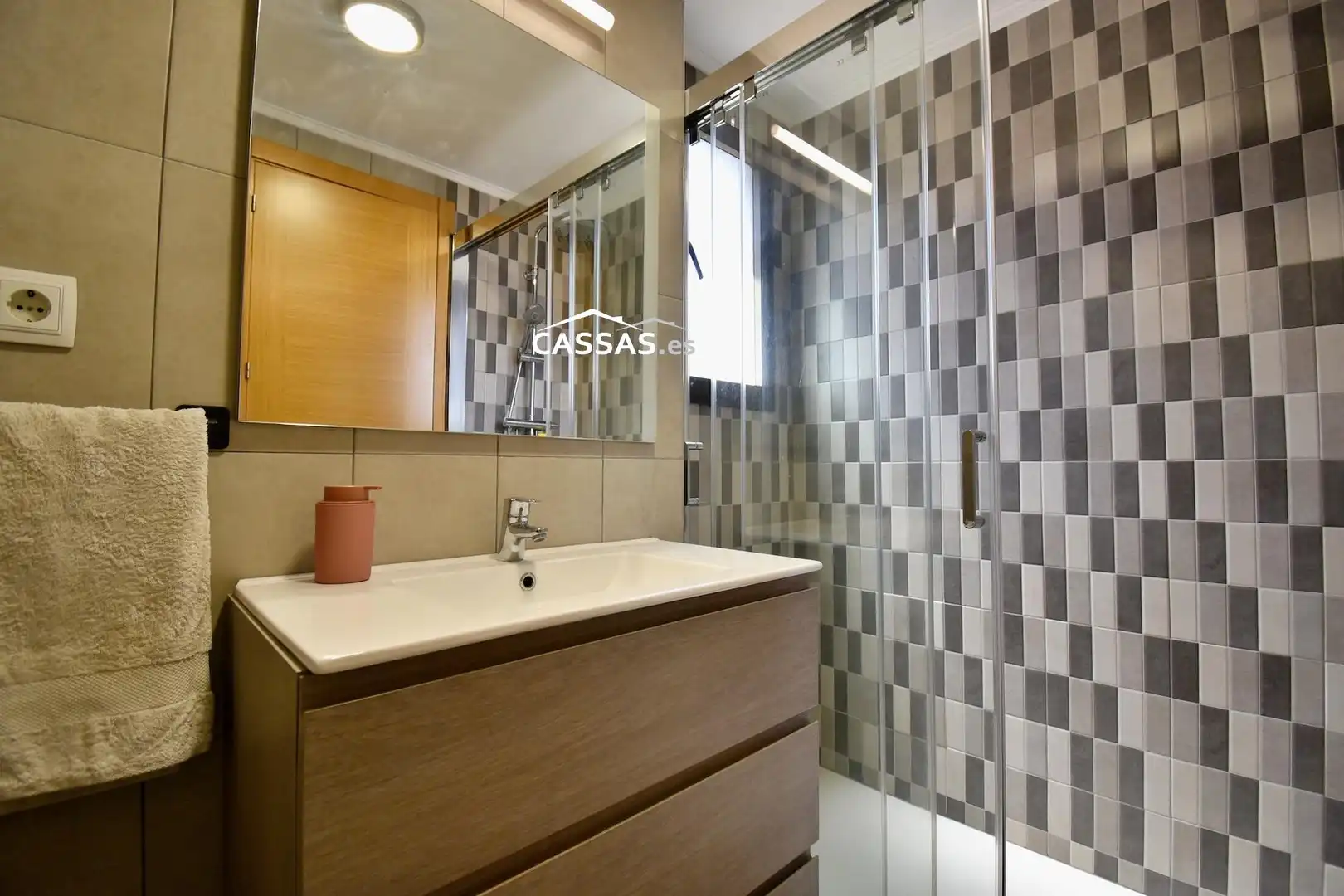 Bathroom of Flat for sale in Torrejón de Ardoz  with Air Conditioner, Heating and Parquet flooring
