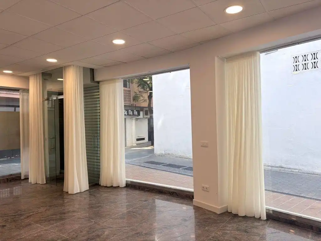 Local comercial en venda a Plaza Hermanos Salom, imagen 4