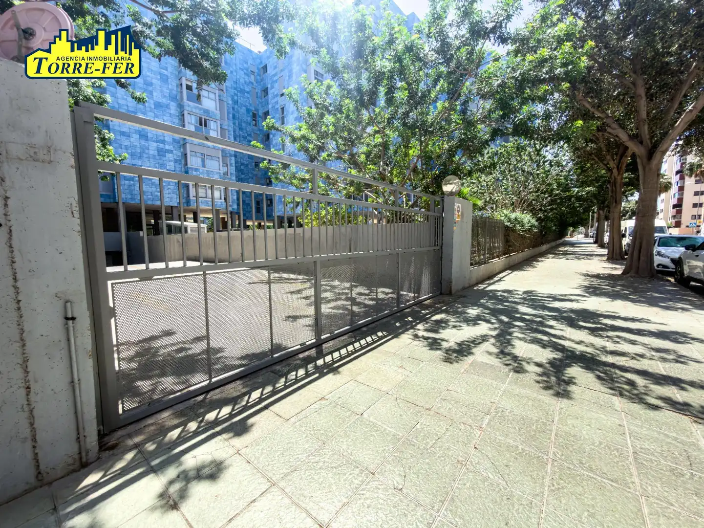 Vista exterior de Pis en venda en Almería amb Aire condicionat, Jardí privat i Parquet