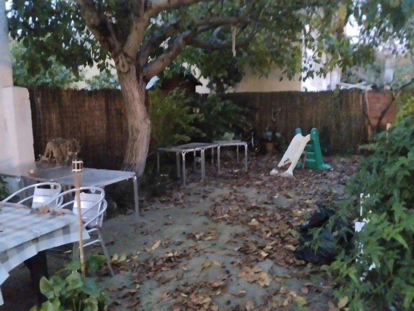Jardí de Local en venda en Girona amb Aire condicionat, Calefacció i Moblat