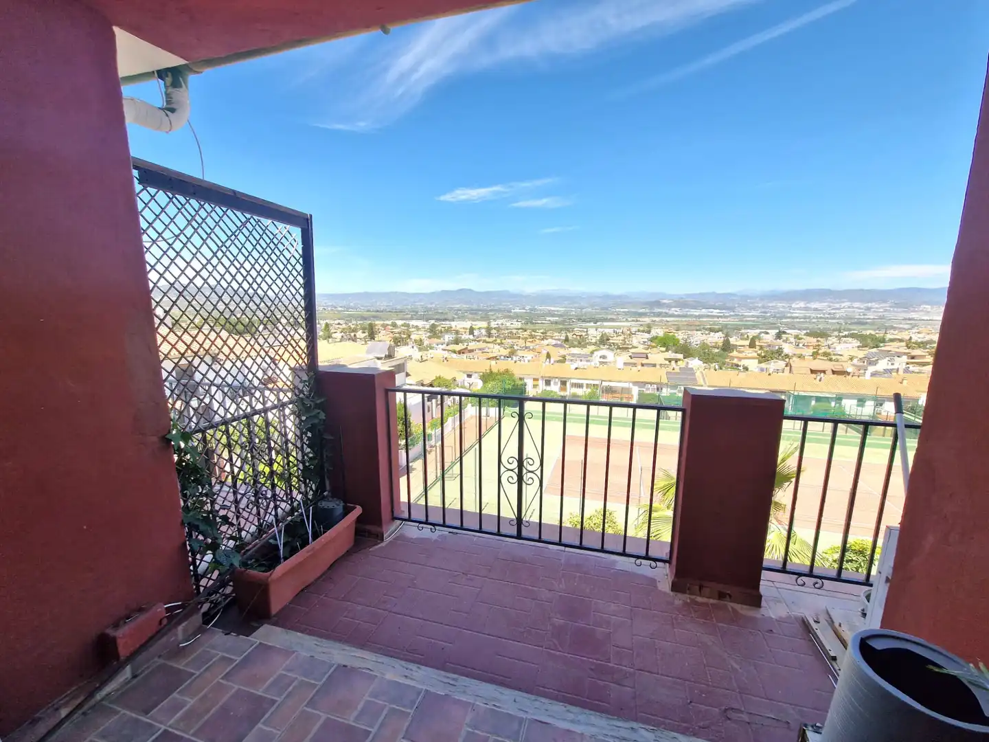 Terrassa de Casa adosada en venda en Alhaurín de la Torre amb Aire condicionat, Terrassa i Traster