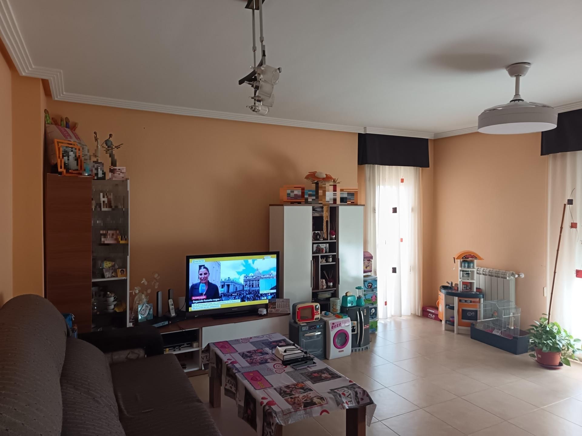 Sala d'estar de Pis en venda en Argamasilla de Calatrava amb Calefacció, Jardí privat i Terrassa