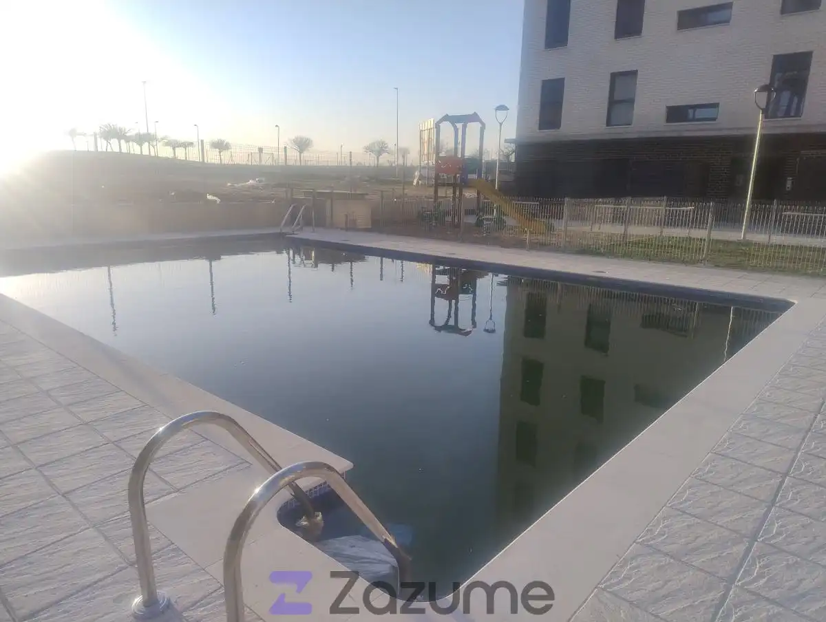 Piscina de Piso de alquiler en Cáceres con Aire acondicionado, Calefacción y Parquet