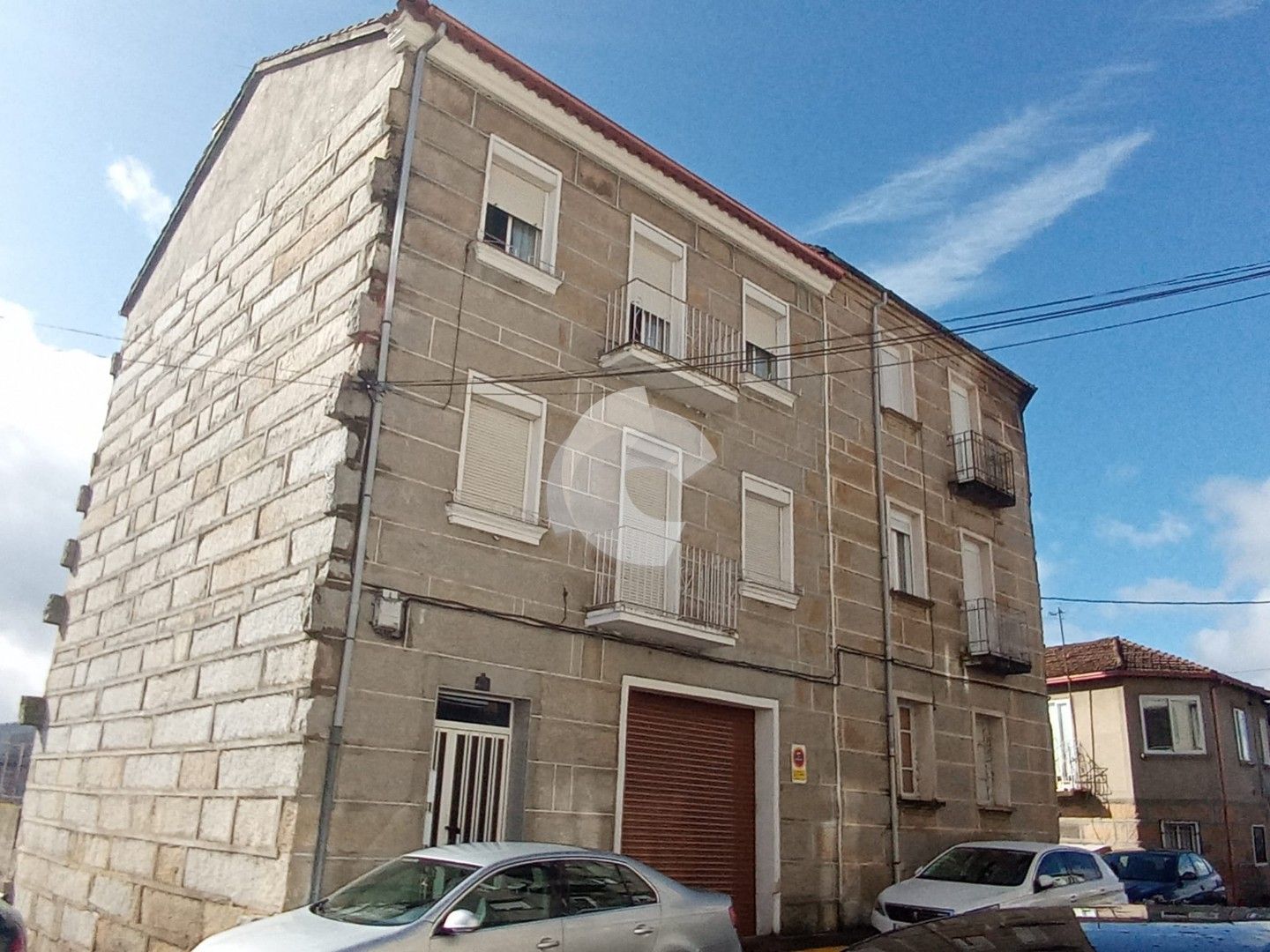 Vista exterior de Casa adosada en venda en Ourense Capital  amb Jardí privat