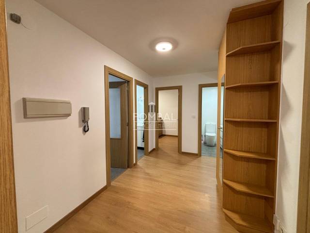 Piso en Alquiler en Rúa Santiago de Chile en Ensanche - Sar