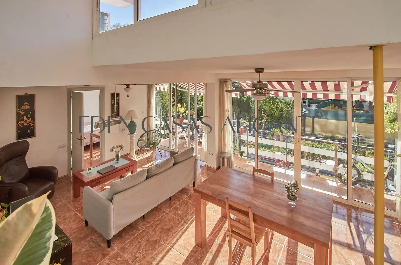 Sala de estar de Piso en venta en El Campello con Aire acondicionado, Jardín privado y Terraza