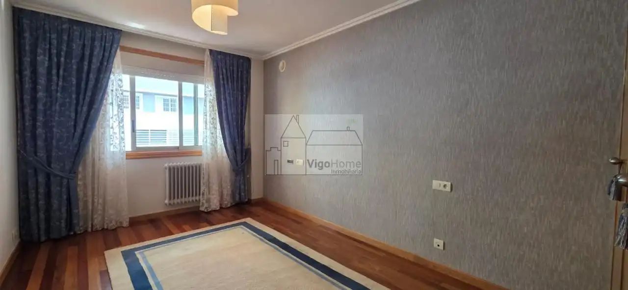 Living room of Duplexes for rent in Vigo   with Heating, Parquet flooring and Terrace