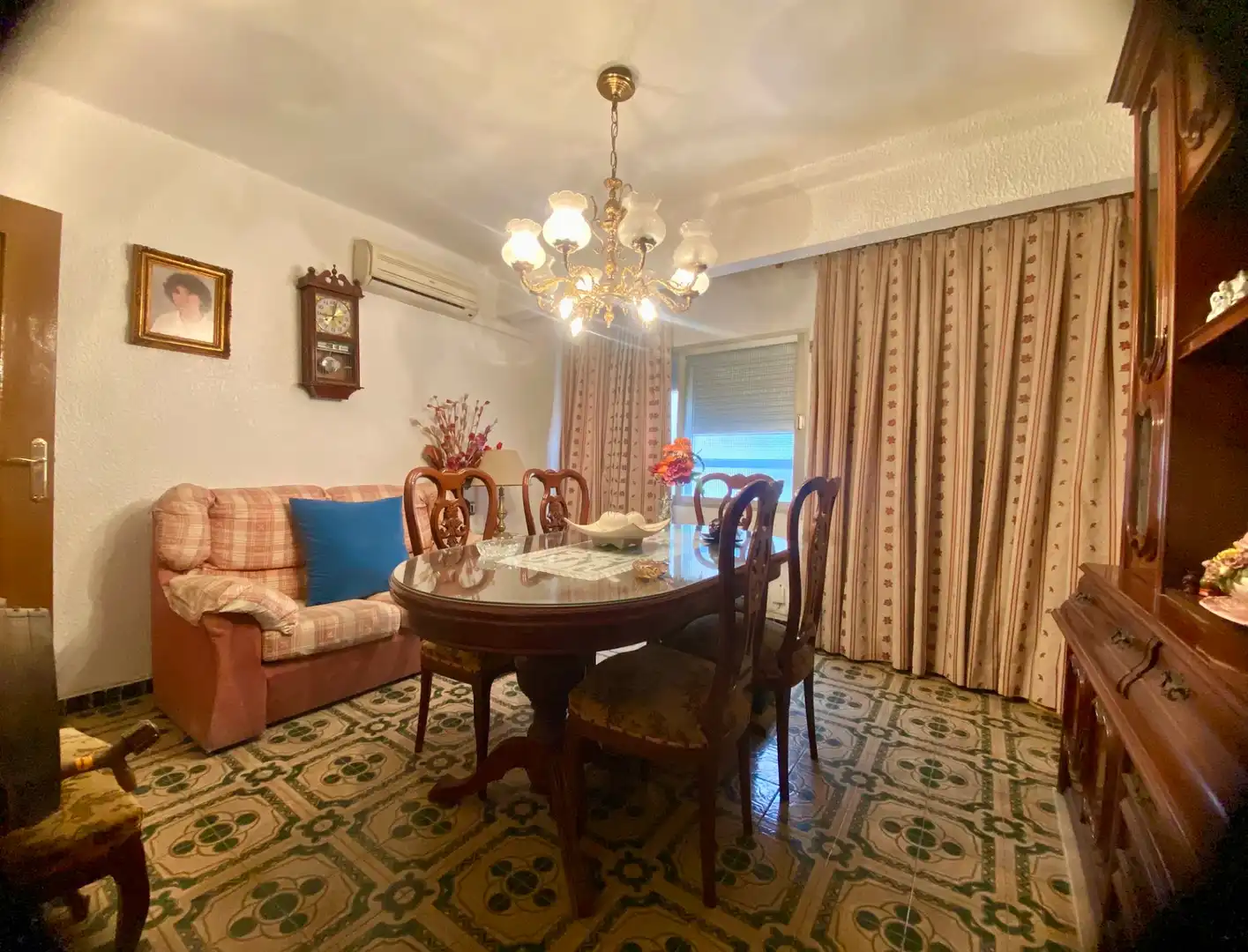 Comedor de Piso en venta en Valencia con Aire acondicionado, Amueblado y Horno