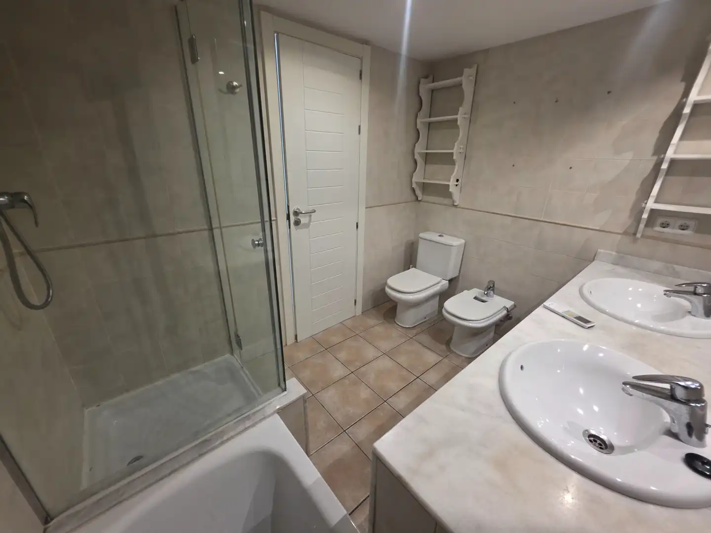 Badezimmer von Einfamilien-Reihenhaus zum Verkauf in Calvià mit Klimaanlage, Heizung und Privatgarten