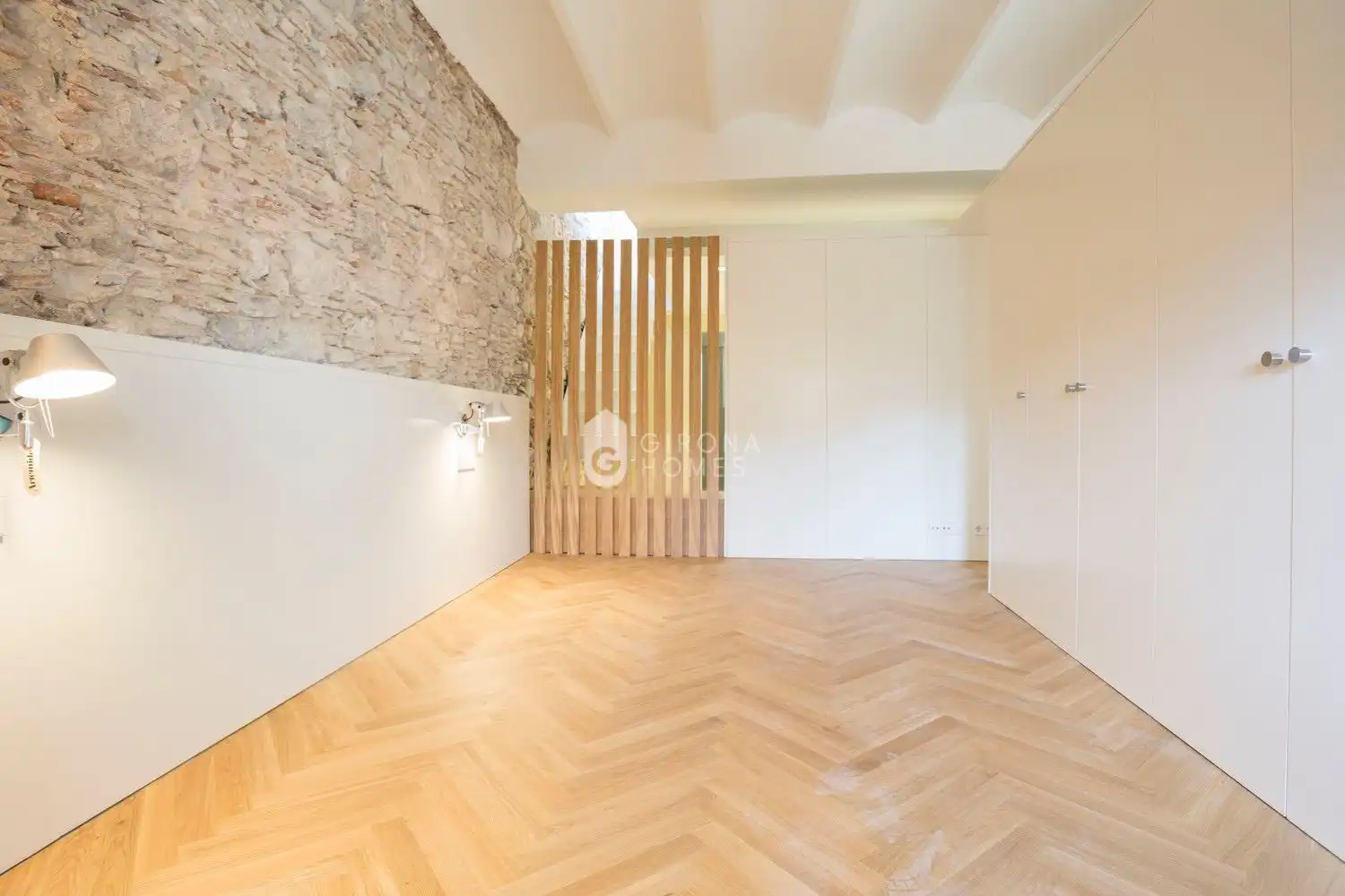 Attic for rent in Girona  with Air Conditioner, Heating and Pets allowed