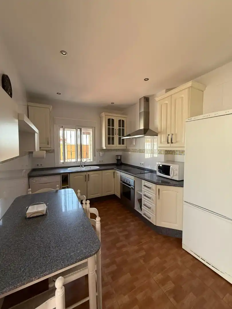 Detached house with pool to rent in Núcleo urbano, imagen 53