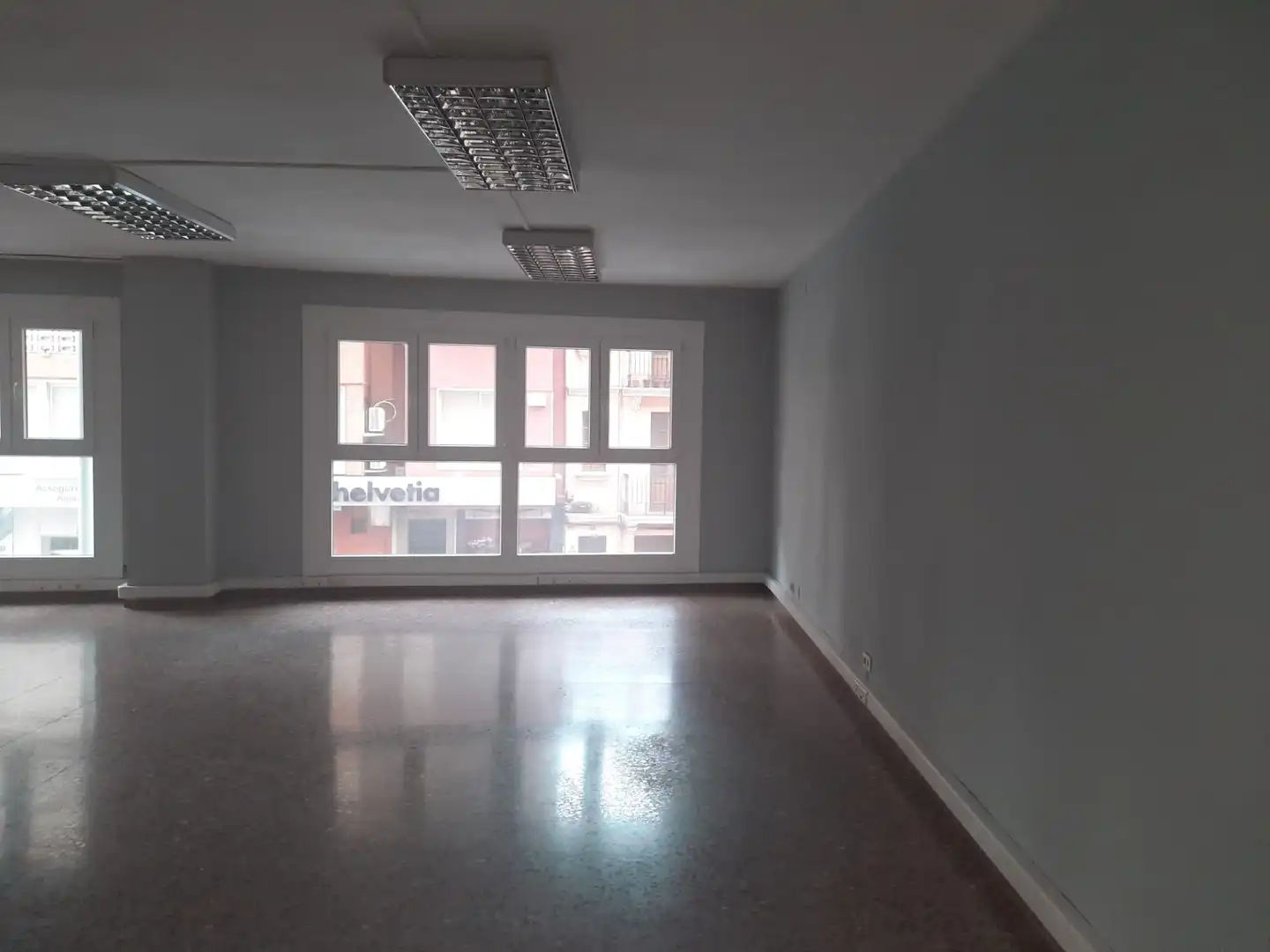 Local comercial de lloguer a Plaça del Jutge Borrull, imagen 2
