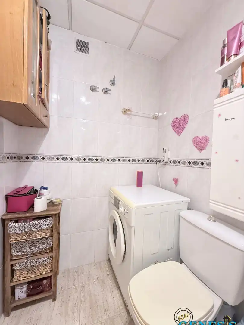 Bany de Apartament en venda en Torrevieja amb Terrassa, Moblat i Forn