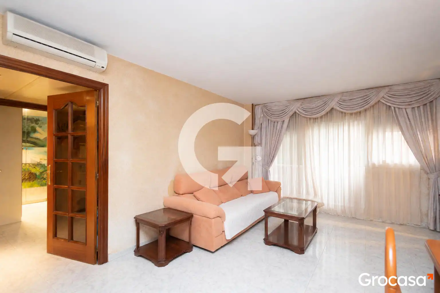Living room of Flat for sale in Cornellà de Llobregat  with Air Conditioner, Furnished and Oven