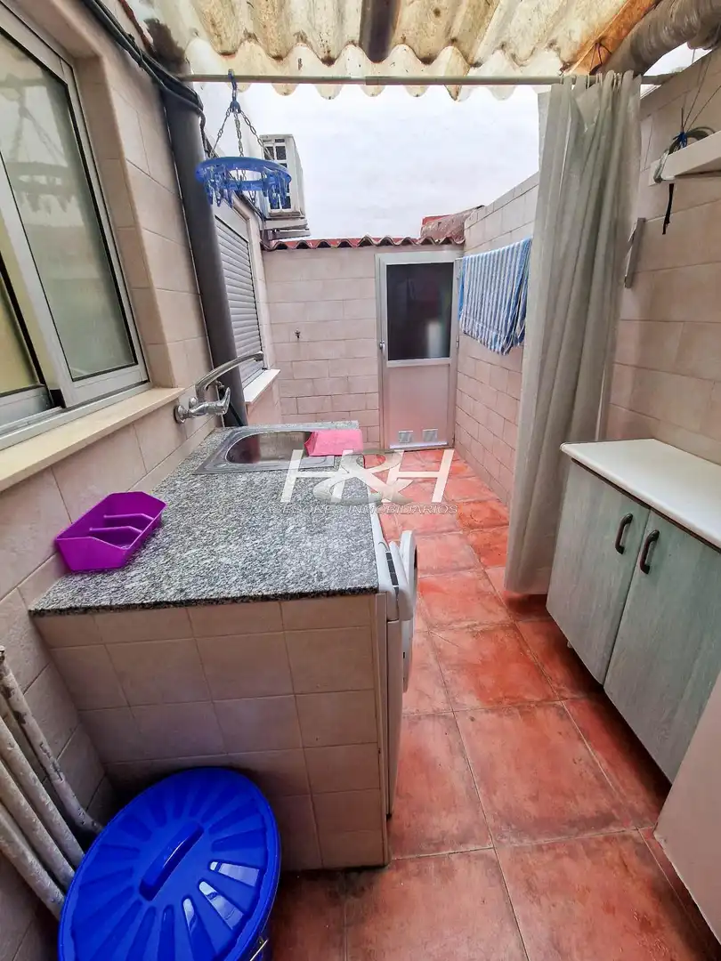 Kitchen of Flat for rent in Burjassot  with Air Conditioner, Storage room and Furnished