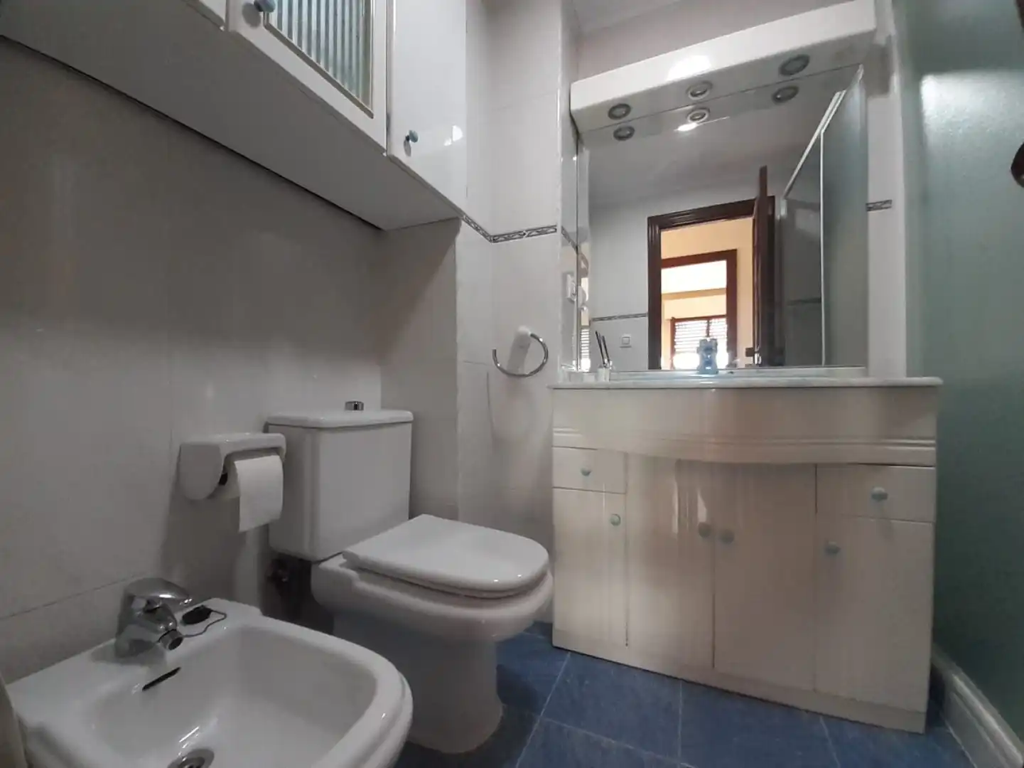 Bathroom of Flat for rent in Oviedo   with Heating, Parquet flooring and Terrace