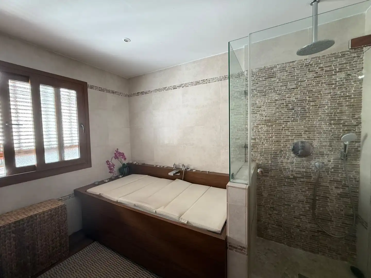 Bany de Apartament en venda en Marbella amb Aire condicionat