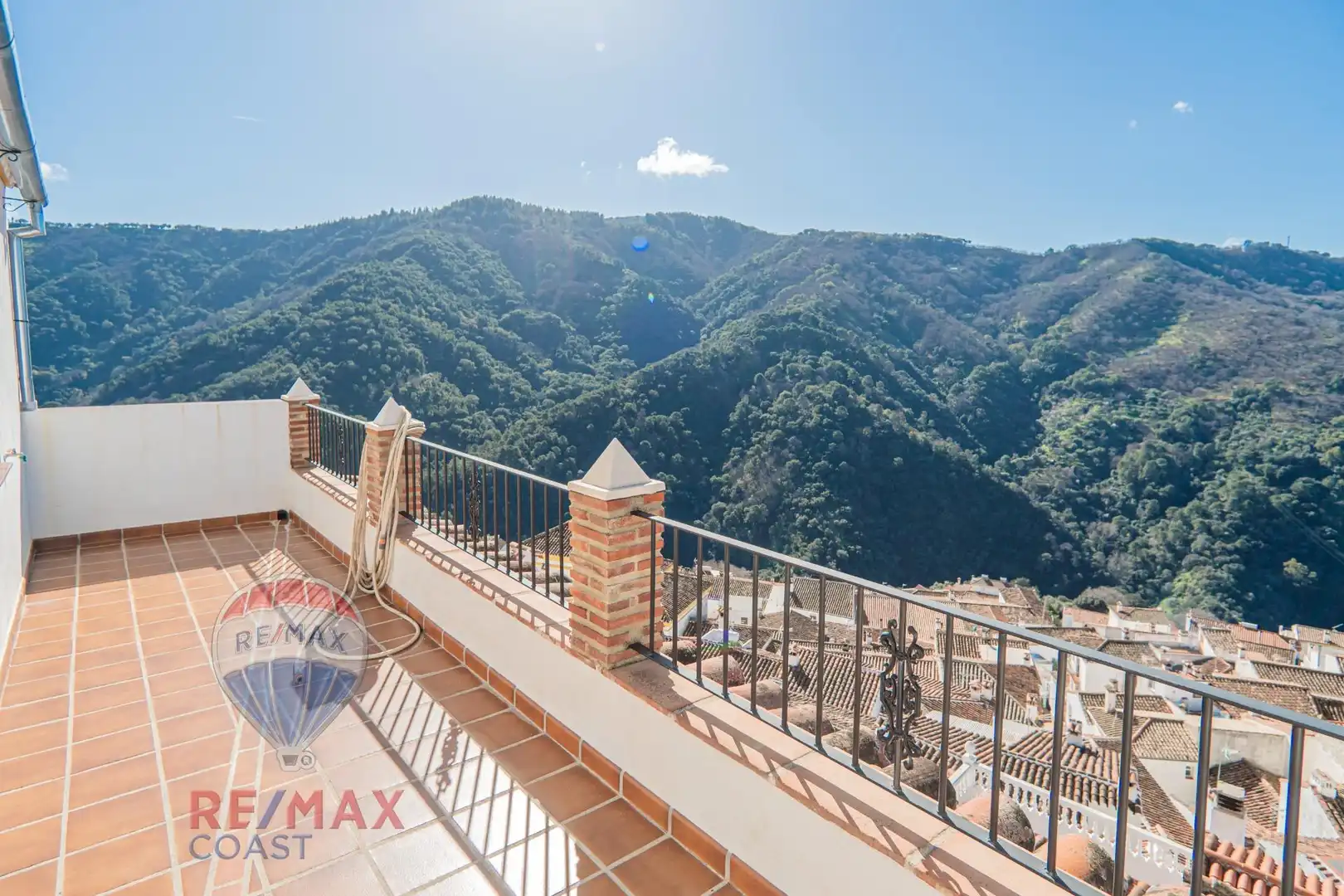 Vista exterior de Finca rústica en venda en Jubrique amb Aire condicionat, Calefacció i Terrassa