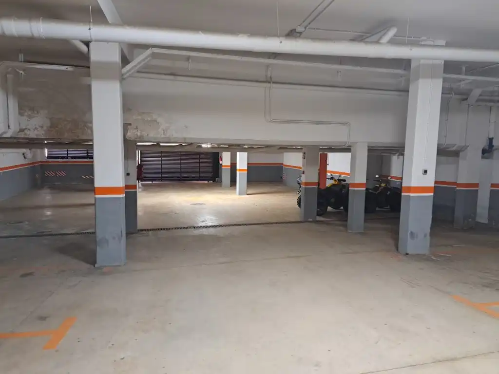 Parking de Dúplex en venta en Alp con Calefacción, Trastero y Amueblado