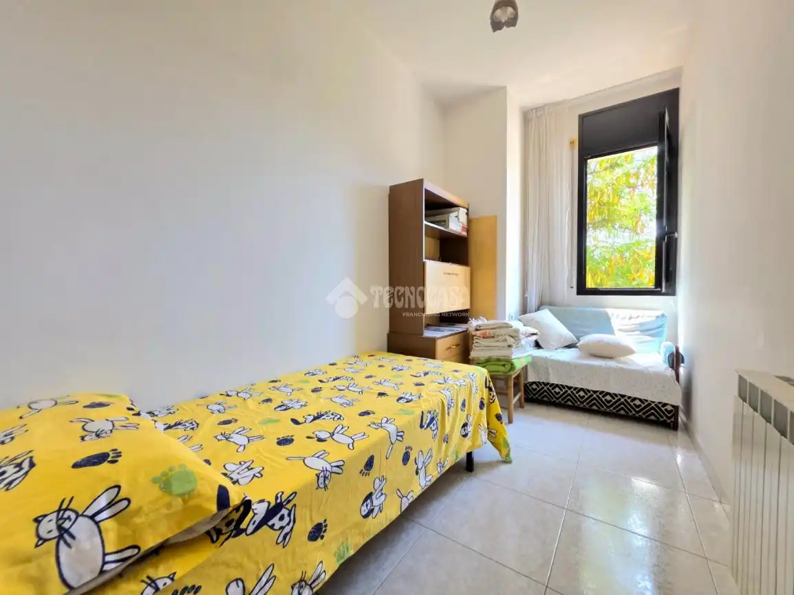 Schlafzimmer von Wohnung zum Verkauf in Santa Coloma de Gramenet mit Möbliert und Balkon