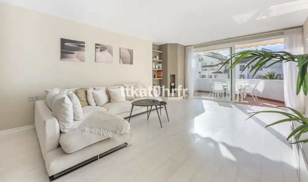 Vista exterior de Apartament de lloguer en Marbella amb Aire condicionat, Terrassa i Moblat