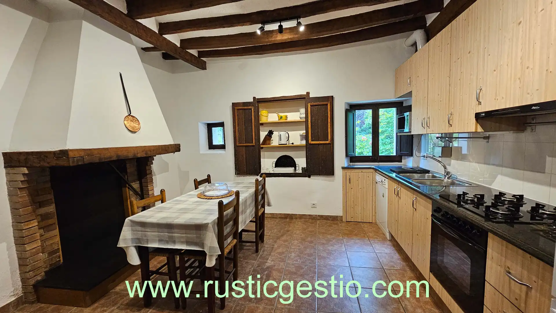 Cocina de Finca rústica en venta en Olot con Aire acondicionado, Jardín privado y Parquet