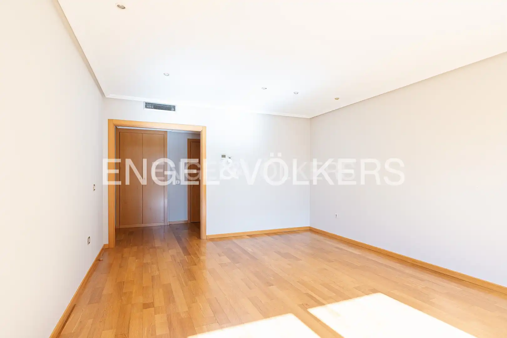 Dining room of Flat for rent in Madrid  with Air Conditioner, Heating and Parquet flooring