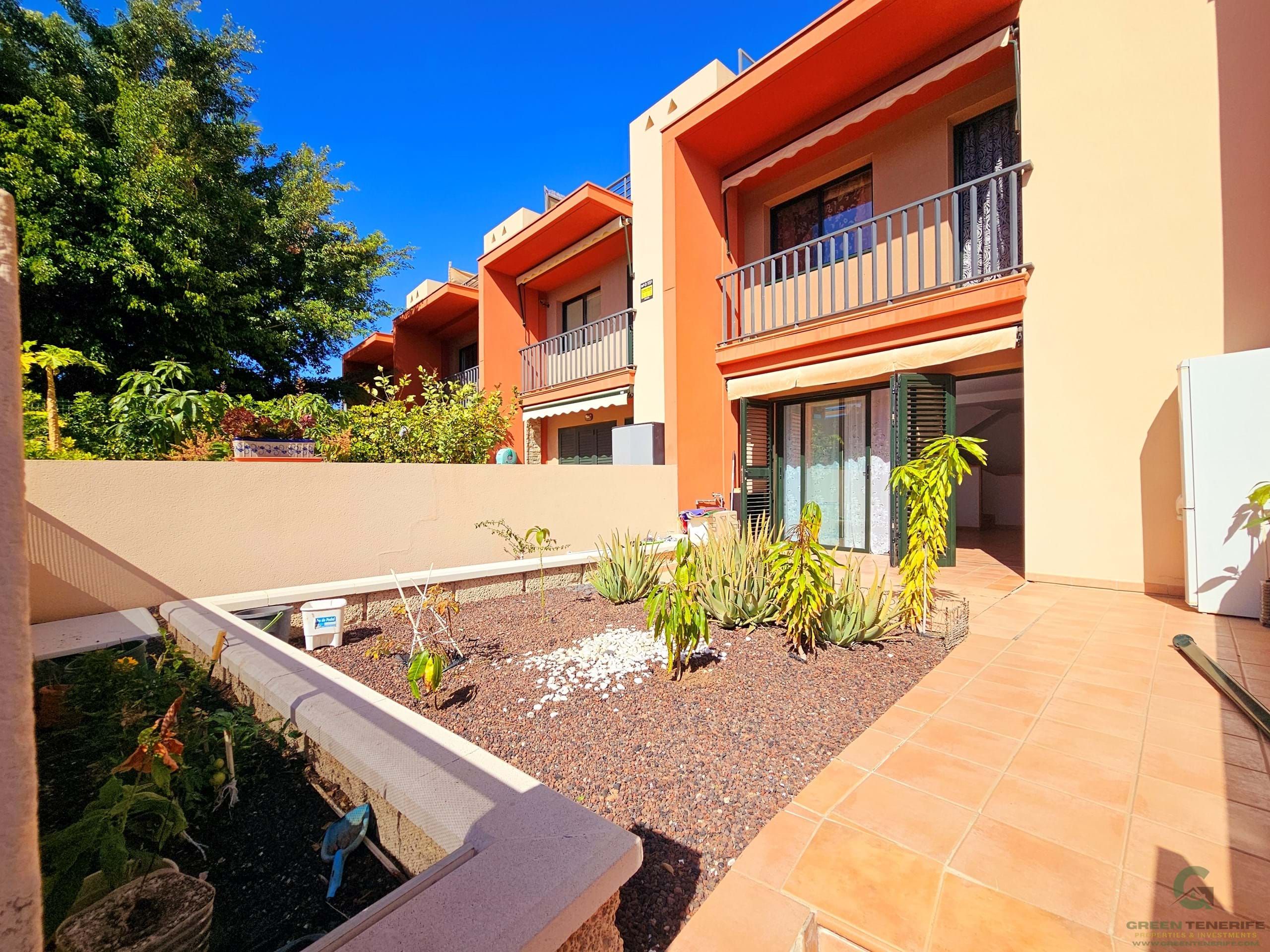 Vista exterior de Casa o xalet en venda en Adeje amb Terrassa i Piscina