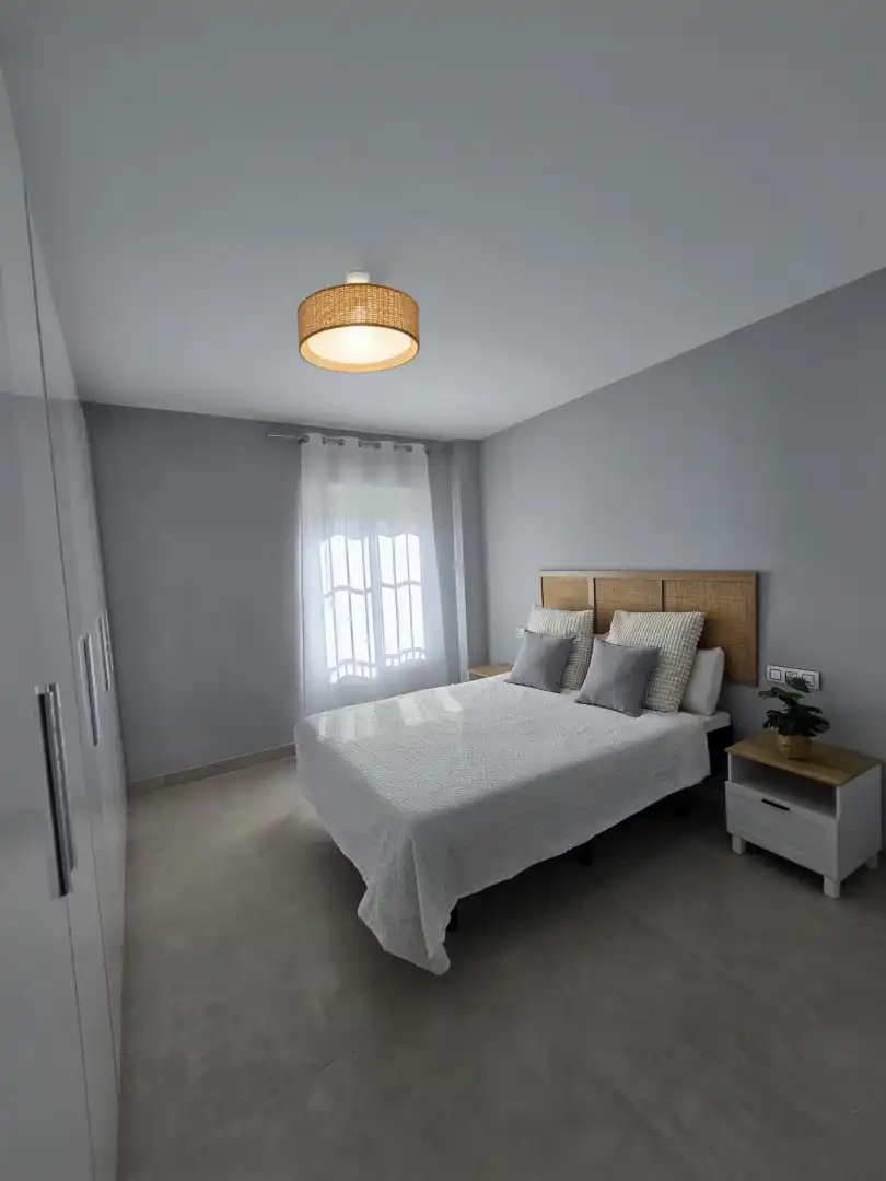 Habitación de Piso de alquiler en Sanlúcar la Mayor con Aire acondicionado, Amueblado y TV