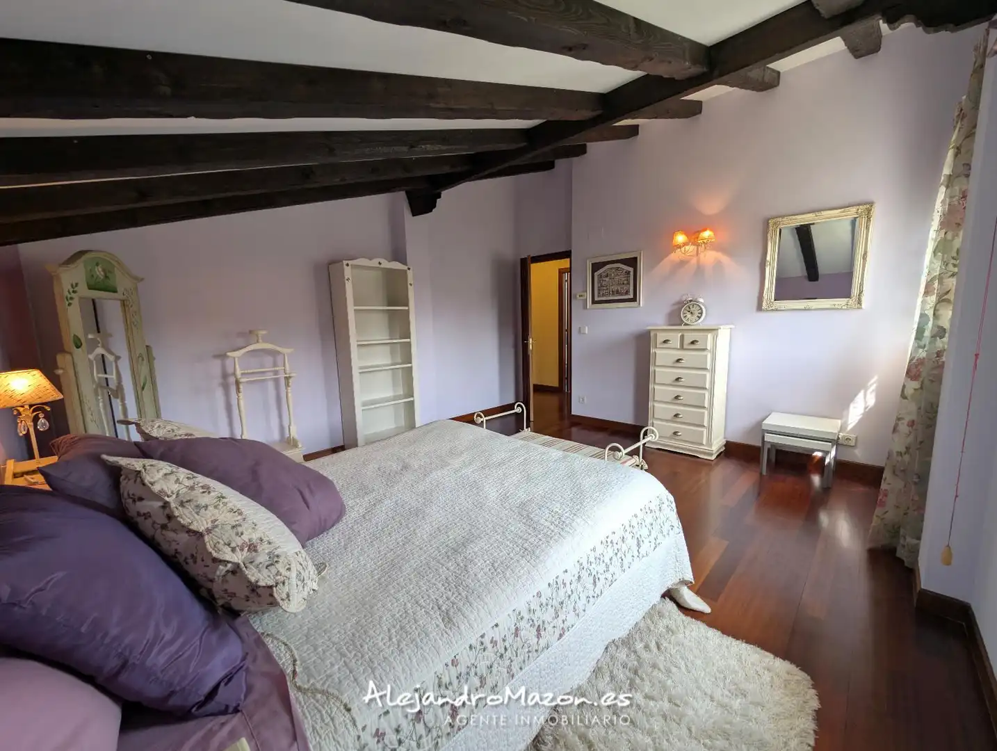 Schlafzimmer von Einfamilien-Reihenhaus zum Verkauf in Castro-Urdiales mit Heizung, Privatgarten und Terrasse