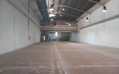 Nau industrial de lloguer en Badalona