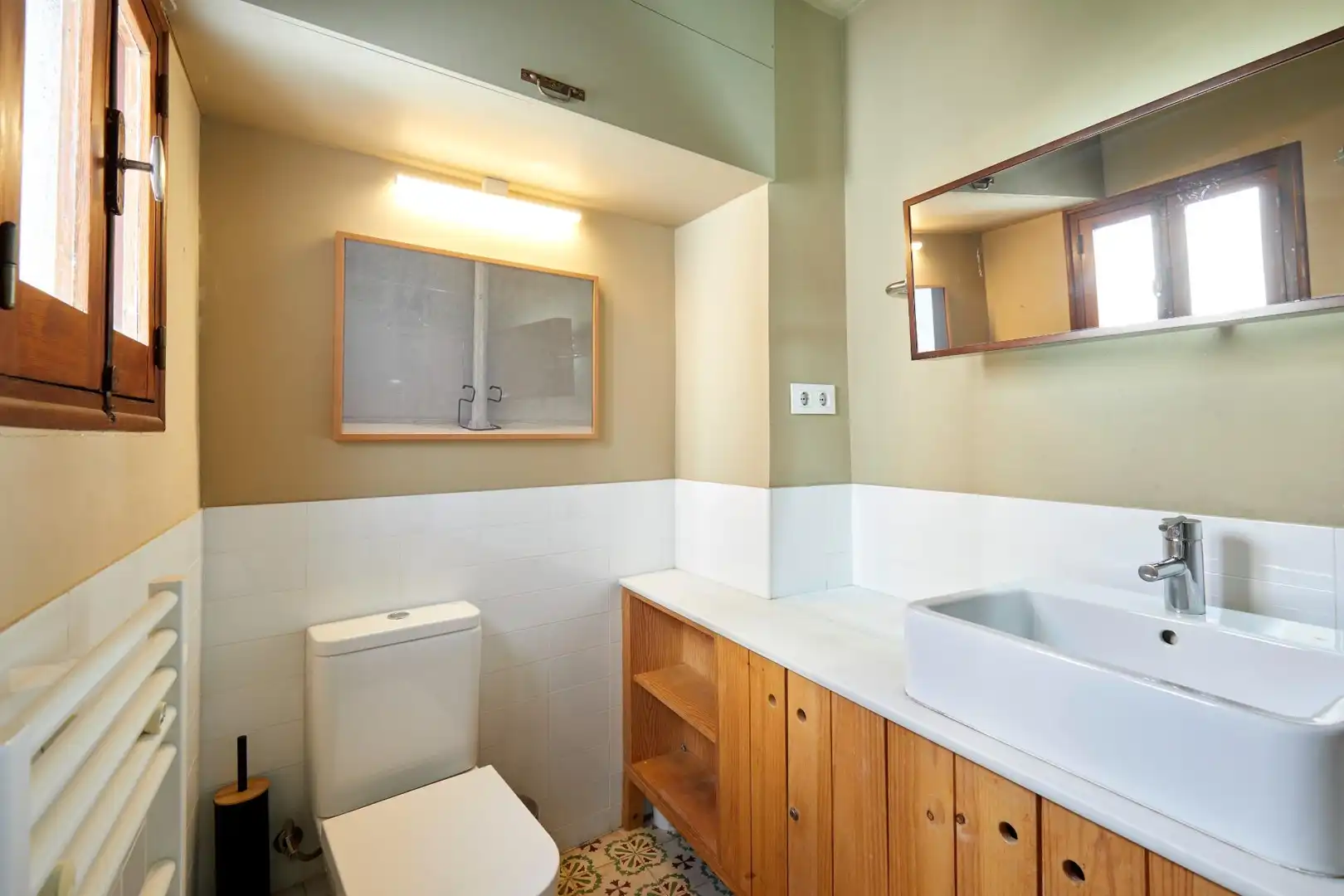 Bathroom of Attic for sale in Barcelona  with Air Conditioner, Heating and Terrace