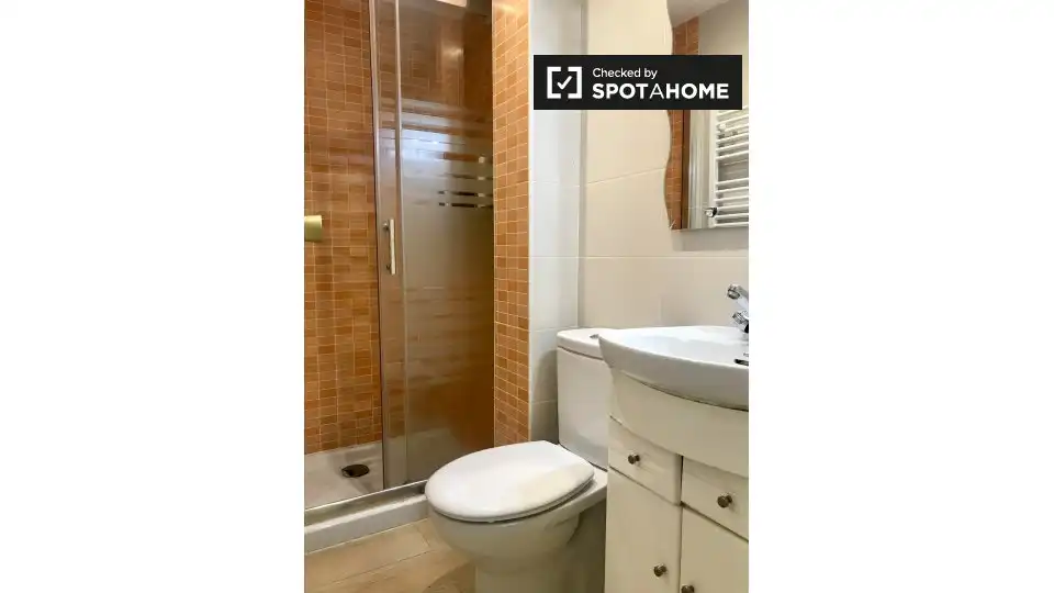 Baño de Piso de alquiler en Alcalá de Henares con Aire acondicionado, Calefacción y Amueblado