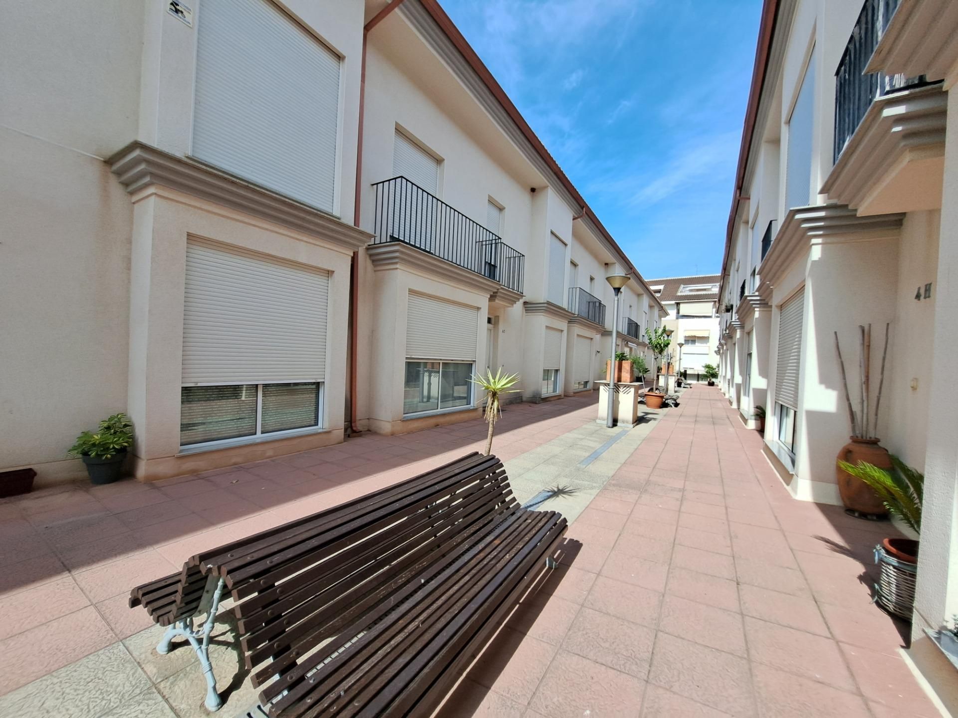 Exterior view of Single-family semi-detached for sale in Alzira  with Air Conditioner, Heating and Terrace