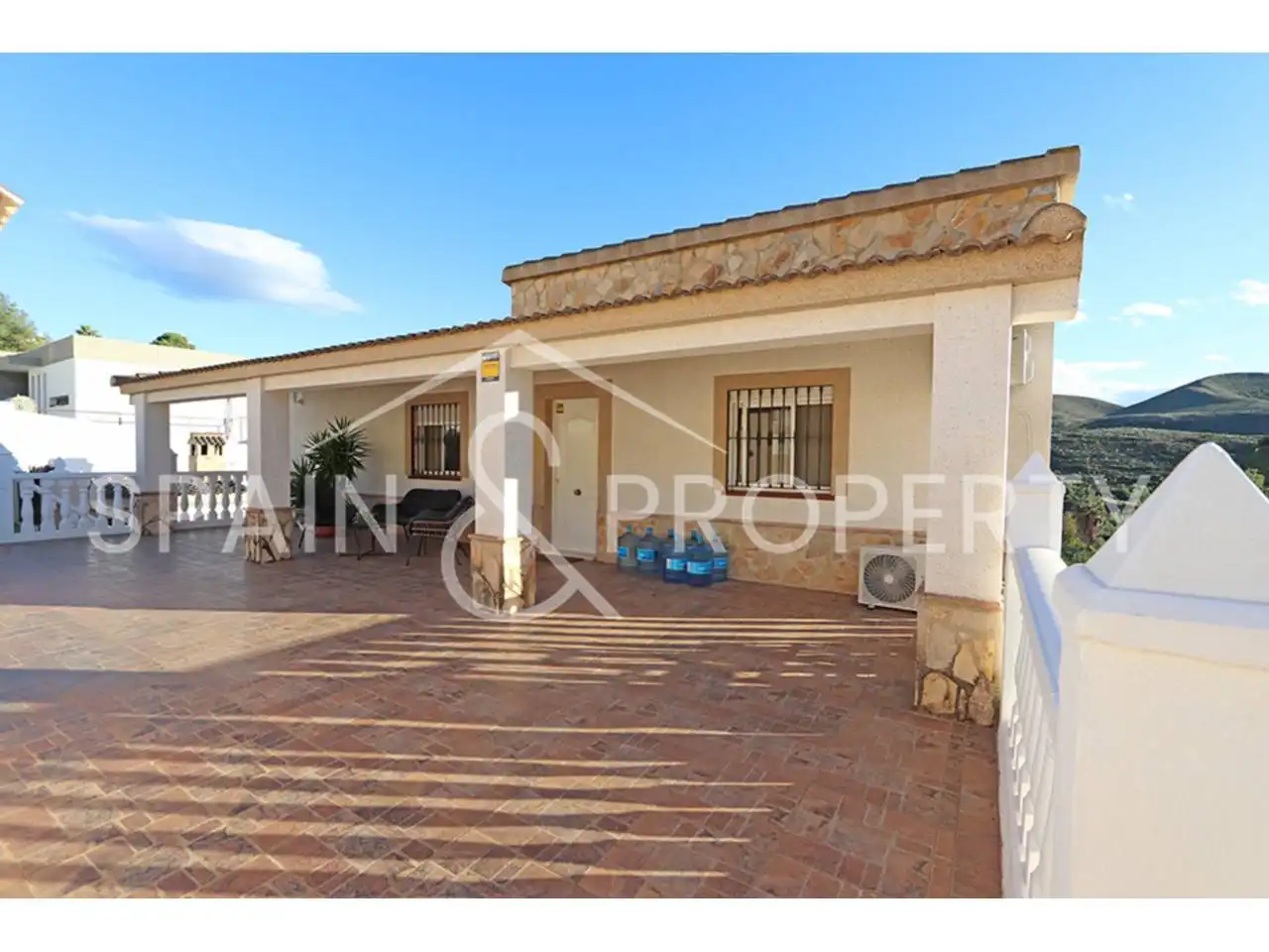 Vista exterior de Casa o xalet en venda en Turís amb Aire condicionat, Jardí privat i Terrassa