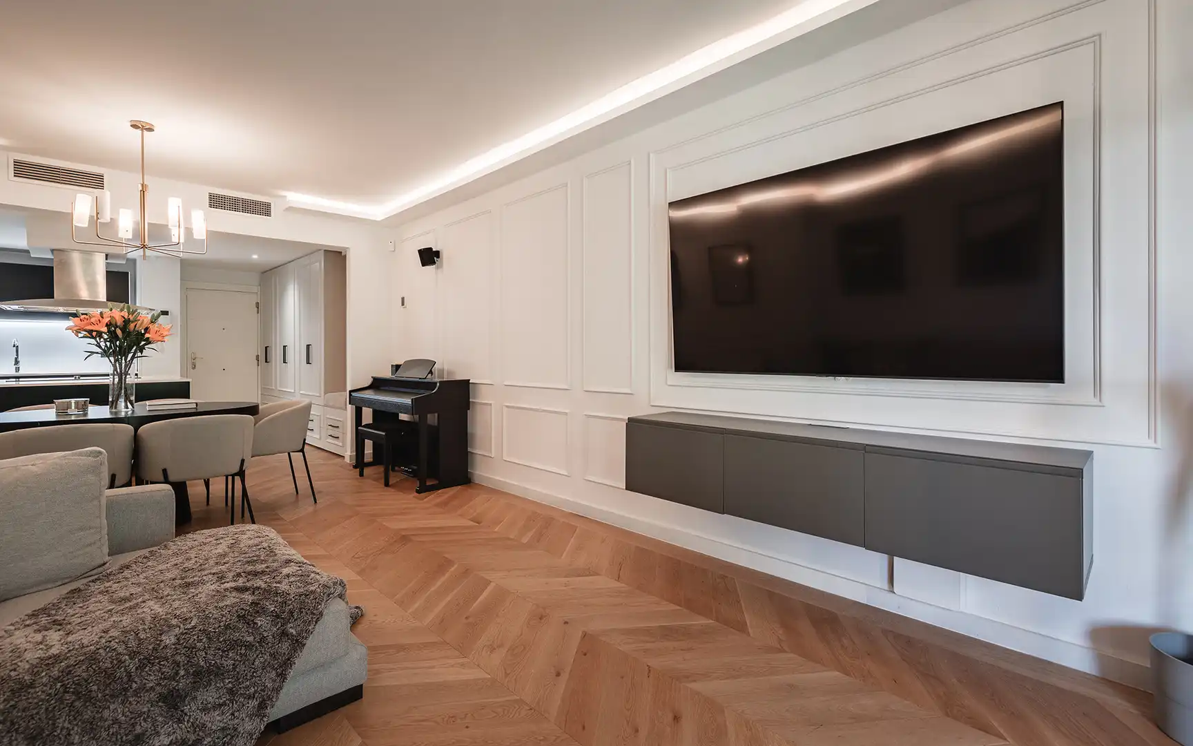 Wohnzimmer von Erdgeschoss zum Verkauf in Benahavís mit Klimaanlage, Privatgarten und Terrasse
