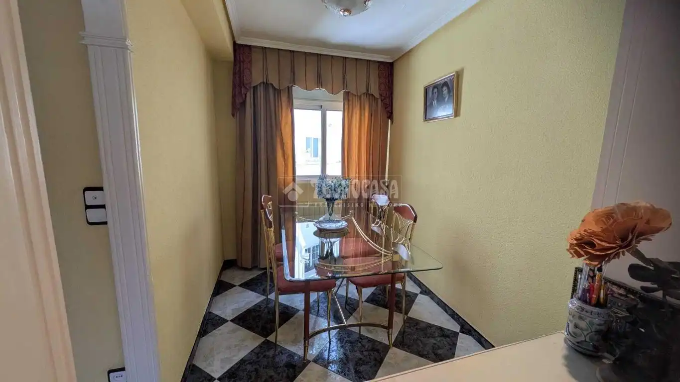 Comedor de Piso en venta en Zaragoza con Calefacción