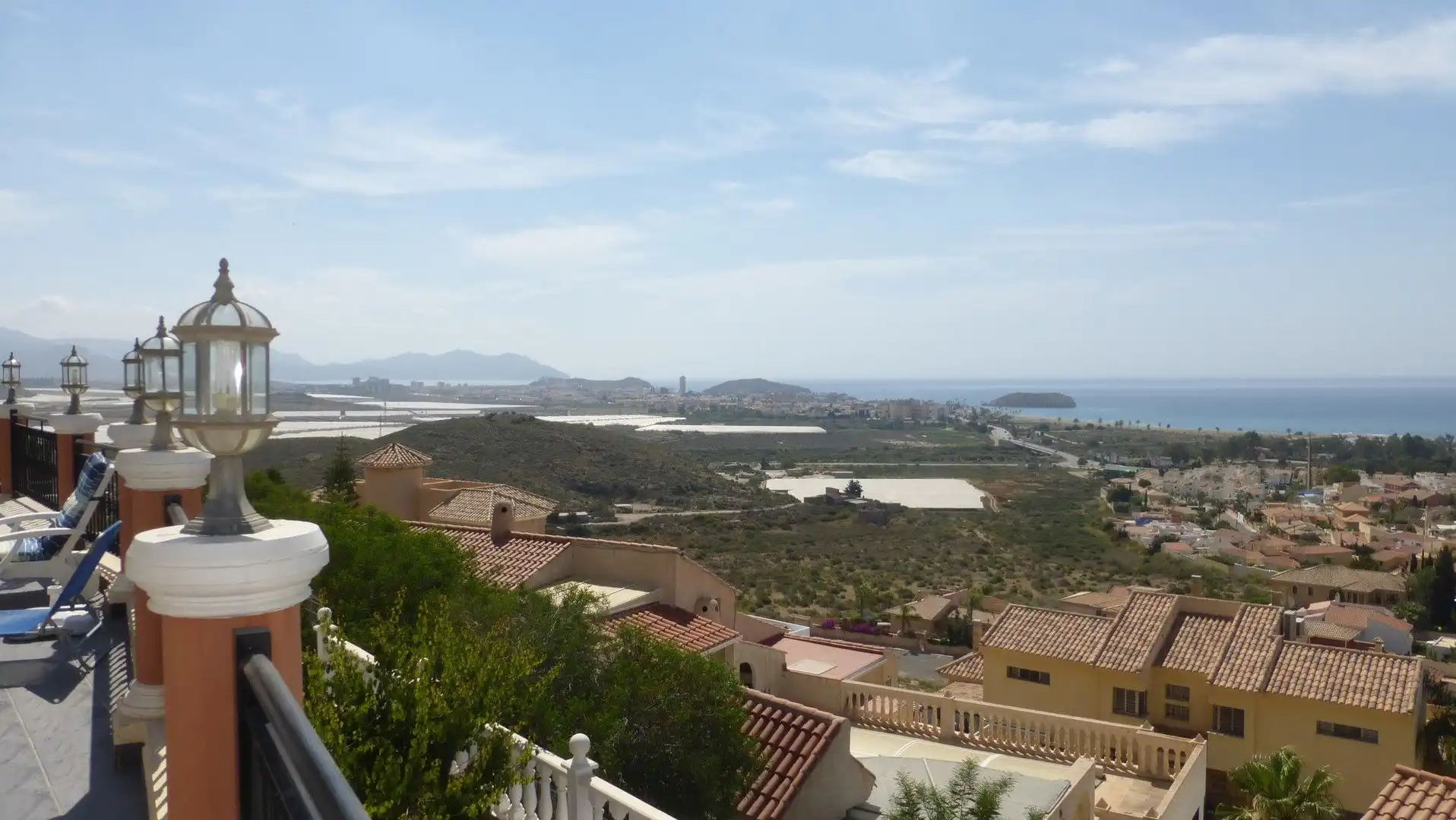 Vista exterior de Casa o xalet en venda en Mazarrón amb Aire condicionat, Terrassa i Piscina
