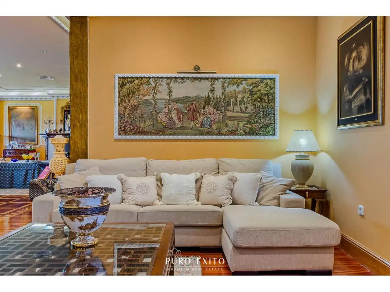 Sala d'estar de Casa o xalet en venda en Málaga amb Aire condicionat, Calefacció i Jardí privat