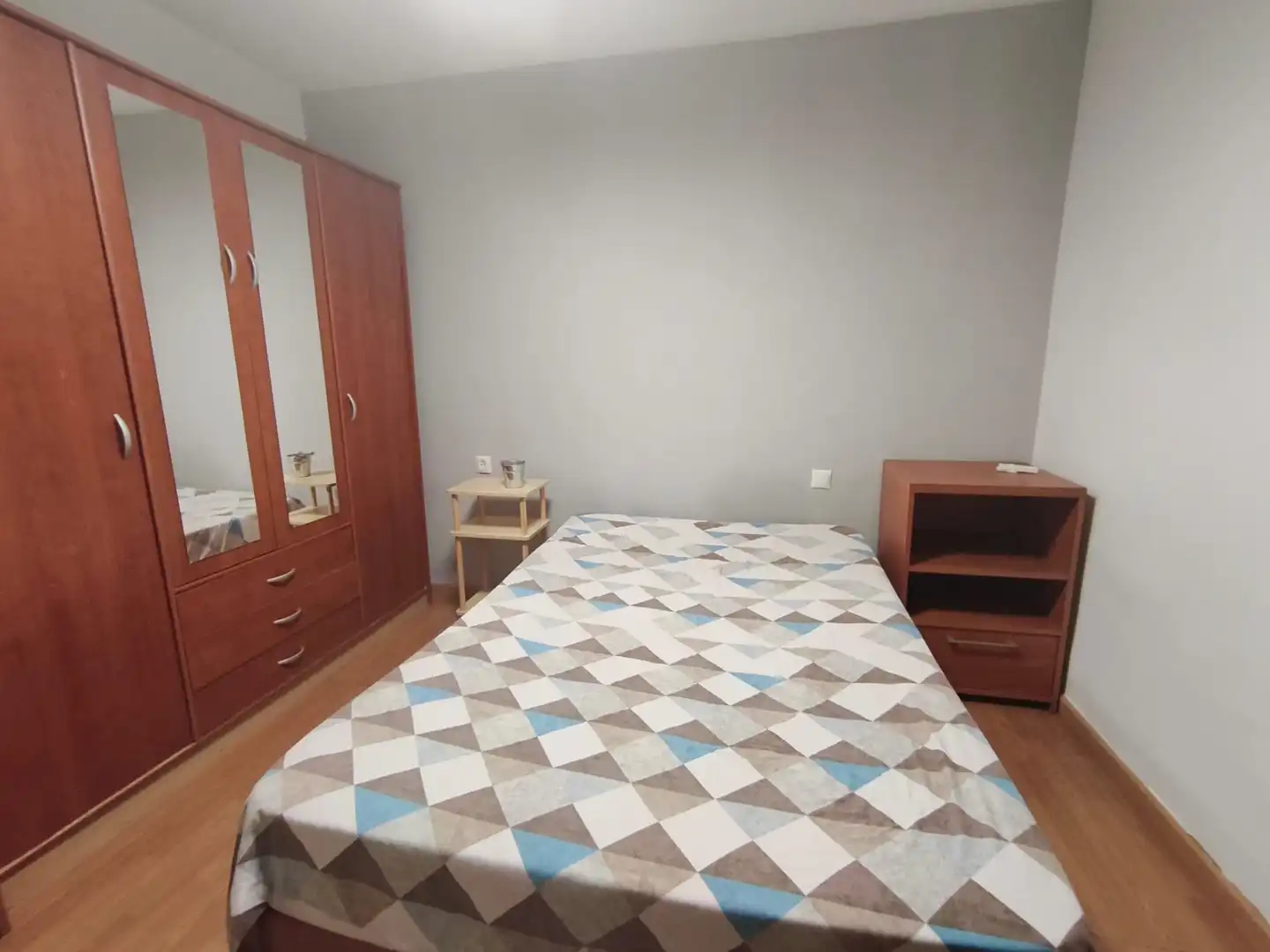 Schlafzimmer von Wohnung zum Verkauf in Burjassot mit Parkett, Ofen und Waschmaschine