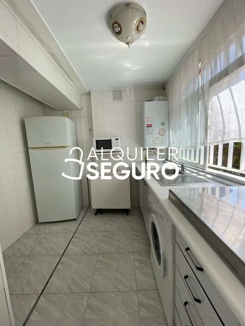 Cocina de Piso de alquiler en Madrid con Calefacción, Terraza y Amueblado