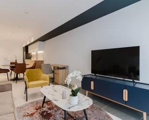 Sala d'estar de Apartament de lloguer en  Madrid Capital amb Aire condicionat