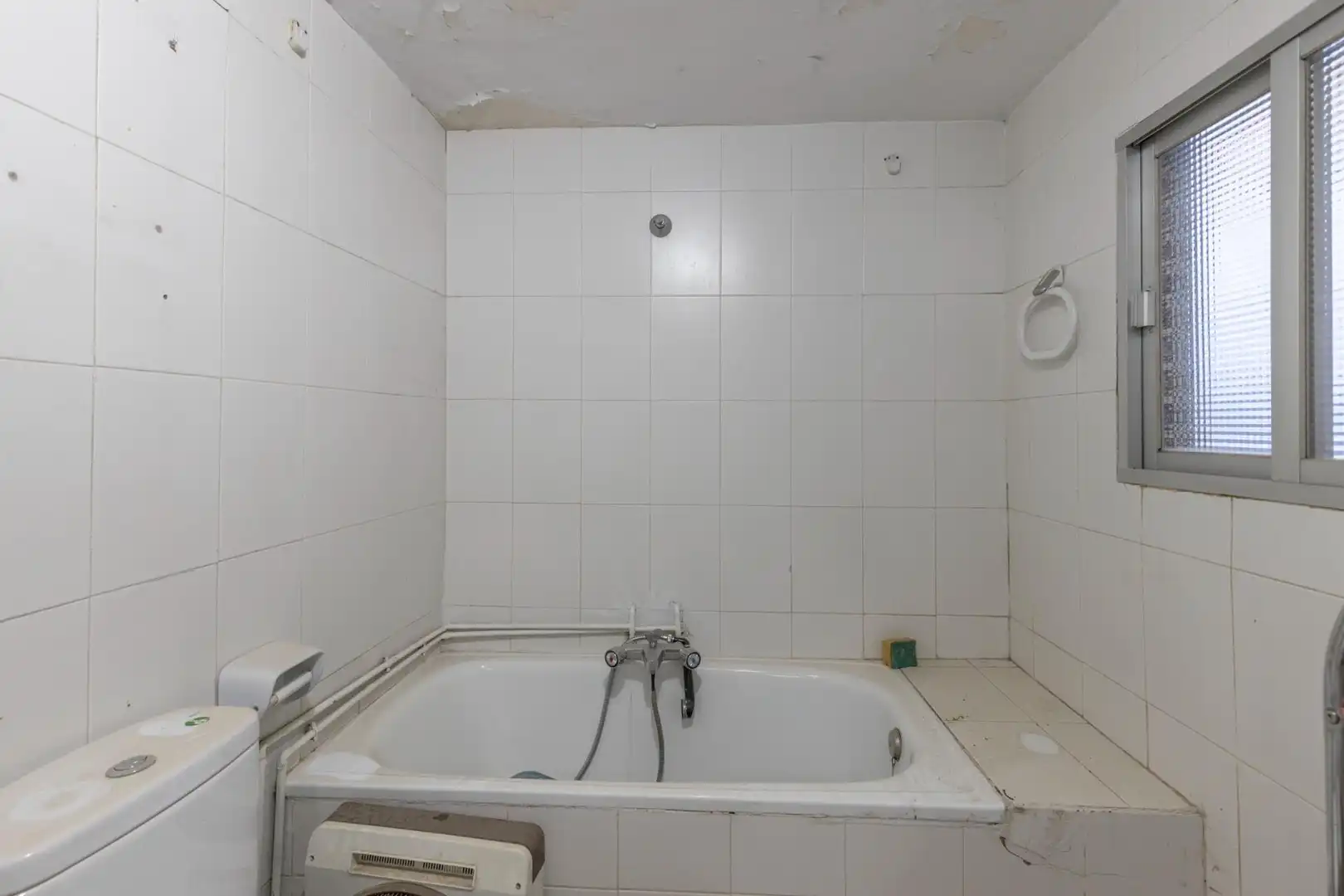 Bany de Casa adosada en venda en Cúllar Vega amb Terrassa i Balcó