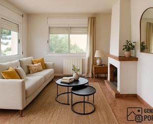 Sala d'estar de Casa o xalet en venda en El Vendrell amb Jardí privat i Piscina