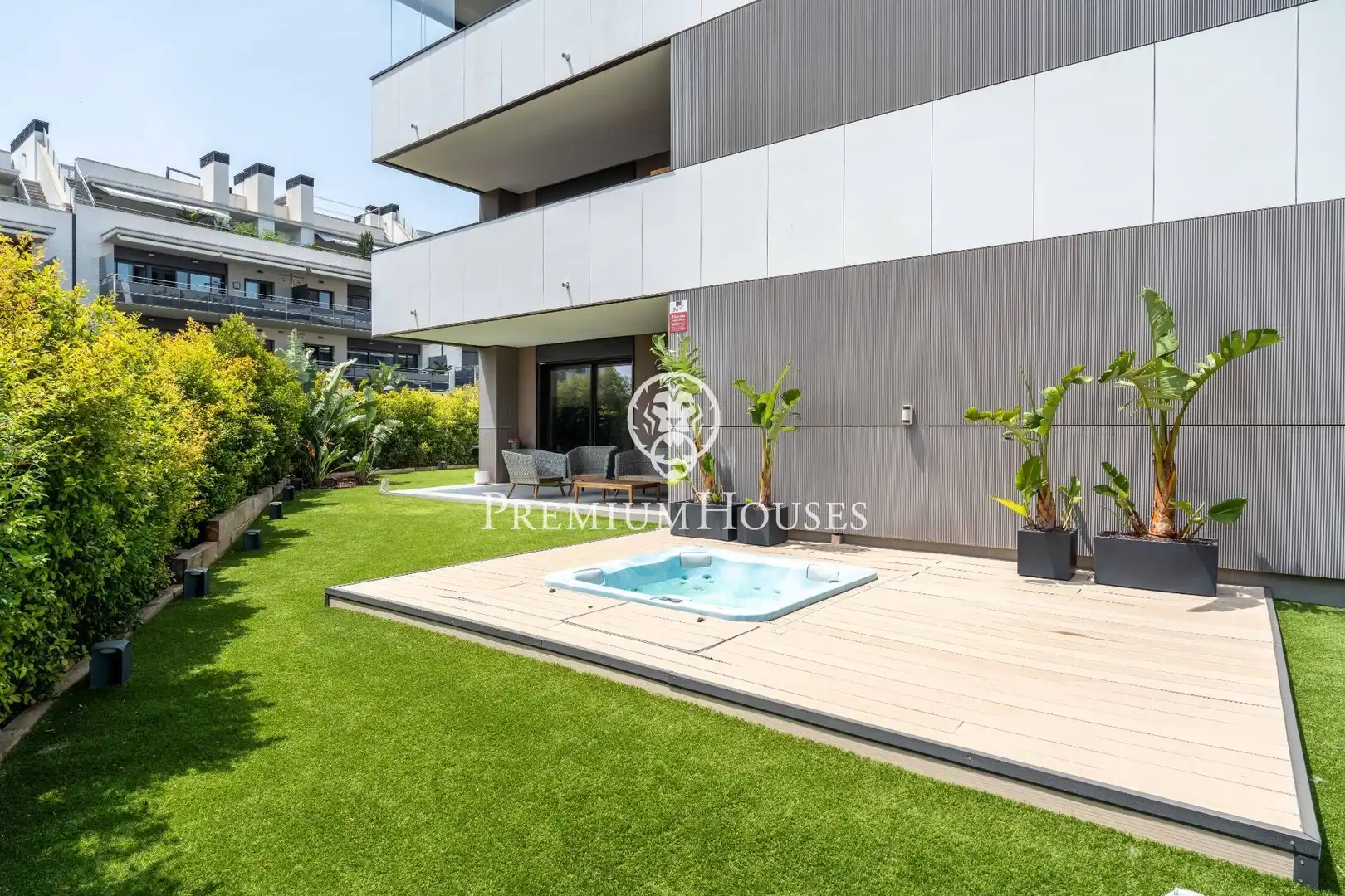 Terrasse von Erdgeschoss zum Verkauf in Sitges mit Klimaanlage, Privatgarten und Parkett