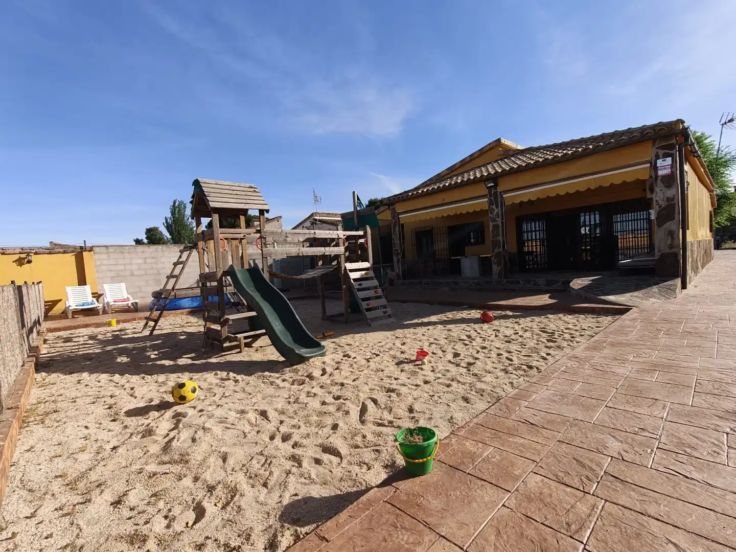 Chalet con piscina en venta en Calle Carretas